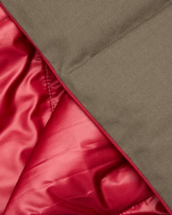 Snow Peak x Rumpl Nanoloft® Takibi Blanket in Pro Brown – Fire-Resistant Quilted Outdoor Blanket -Snow Peak Shop 20240718 19 Rumpl 00205 SnowPeakTakibi Detail HR UPDATED png