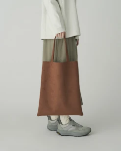 Snow Peak Dark Grey Vegan Leather Slim Tote Bag – Recycled Suede-Like Outdoor Shoulder Bag -Snow Peak Shop AC 24AU403 20231212 snowpeak 00052 jpg