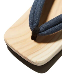 Hita Cedar Wood Geta Sandals for Men – Natural Wood with Vibram® Non-Slip Sole -Snow Peak Shop SE 23SU401 Navy switch6 515Wx515H 1