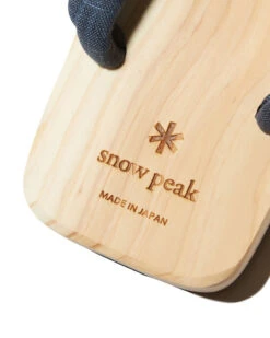 Hita Cedar Wood Geta Sandals for Men – Natural Wood with Vibram® Non-Slip Sole -Snow Peak Shop SE 23SU401 Navy switch7 515Wx515H 1