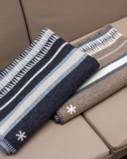 Snow Peak x Pendleton AW22 Grey Icon Blanket – Wool Blend Heritage Camping Throw -Snow Peak Shop SI PD 22AU001 alt 08