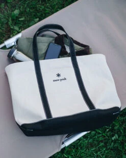 Snow Peak Canvas Noasobi Tote Large -Snow Peak Shop canvas tote L ec ac 20su003 lifestyle 02 1