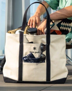 Snow Peak Canvas Noasobi Tote Large -Snow Peak Shop canvas tote L ec ac 20su003 lifestyle 04