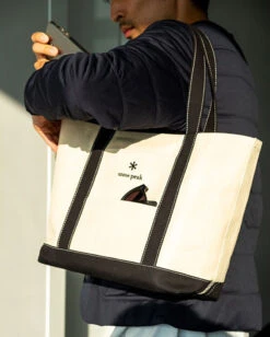 Snow Peak Natural White Canvas Noasobi Tote Medium - Structured Cotton Lifestyle Bag -Snow Peak Shop canvas tote M ec ac 20su002 lifestyle 03 1